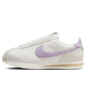 Nike Cortez SE Size 9.5W Lavender
